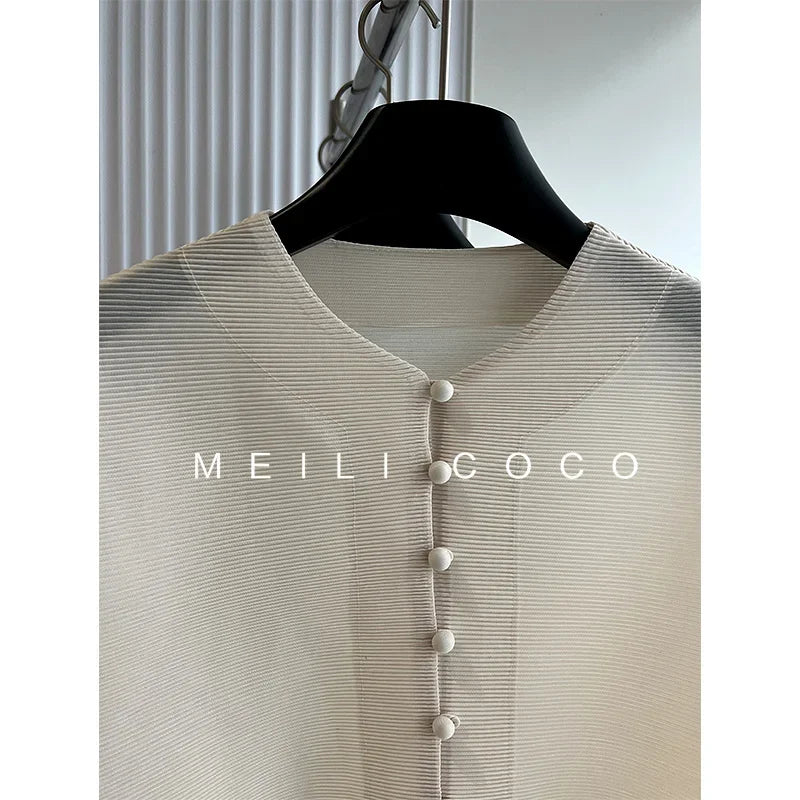 Chaqueta de Mujer Plisada de Manga Murciélago, Diseño de Varios Botones, Estilo Elegante y Casual