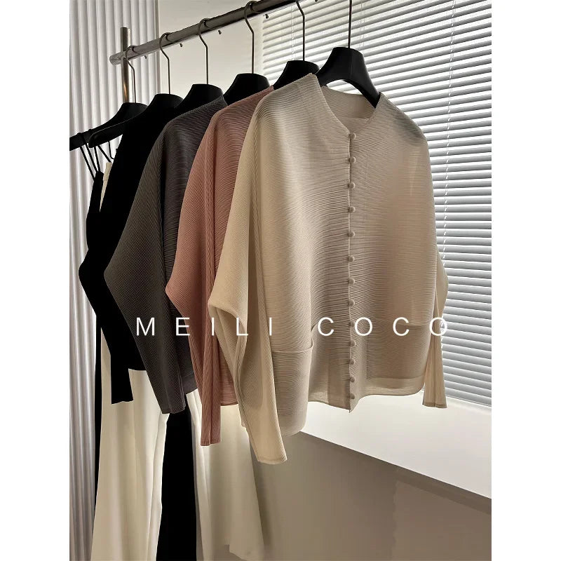 Chaqueta de Mujer Plisada de Manga Murciélago, Diseño de Varios Botones, Estilo Elegante y Casual