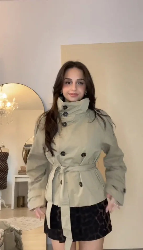 Gabardina Corta de Mujer con Cinturón, Doble Botonadura y Cuello Alto, Estilo Vintage Casual