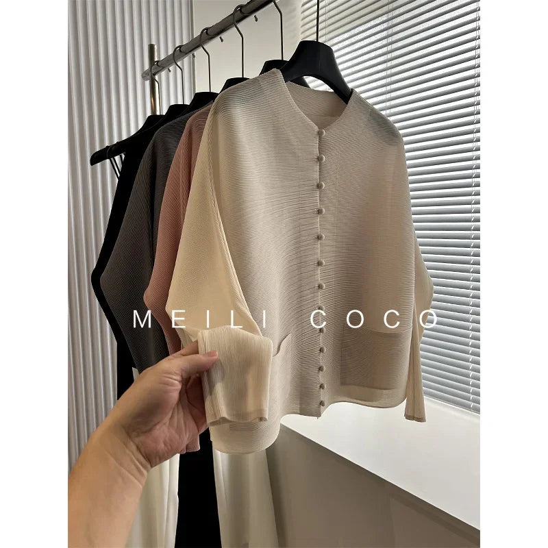 Chaqueta de Mujer Plisada de Manga Murciélago, Diseño de Varios Botones, Estilo Elegante y Casual