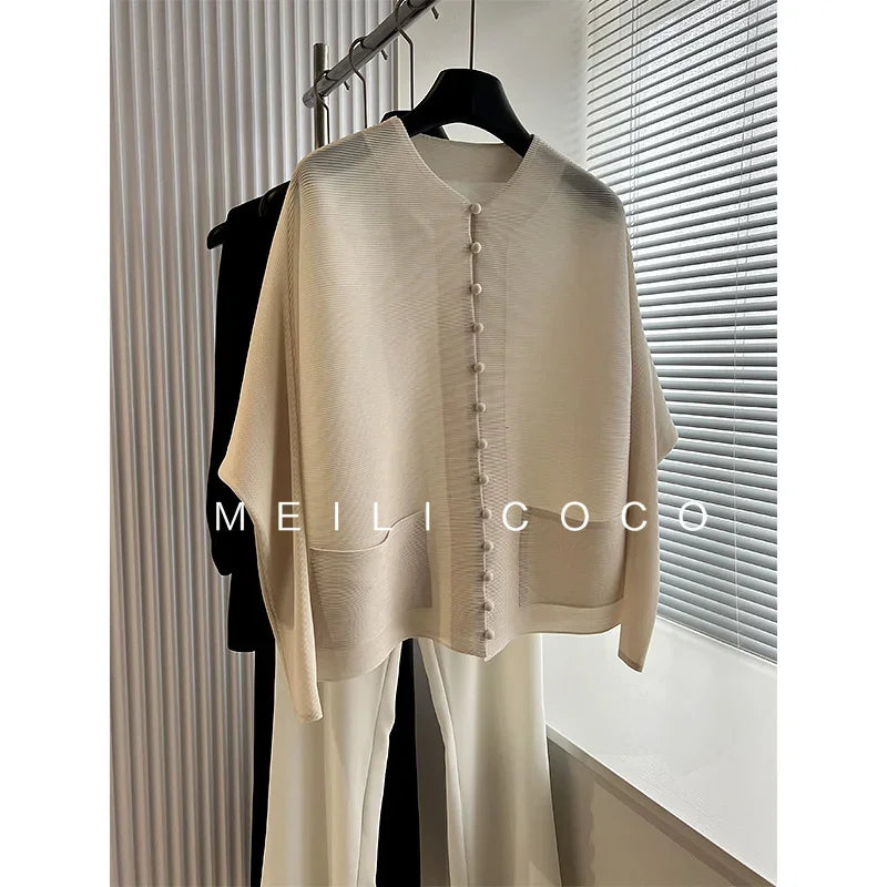 Chaqueta de Mujer Plisada de Manga Murciélago, Diseño de Varios Botones, Estilo Elegante y Casual