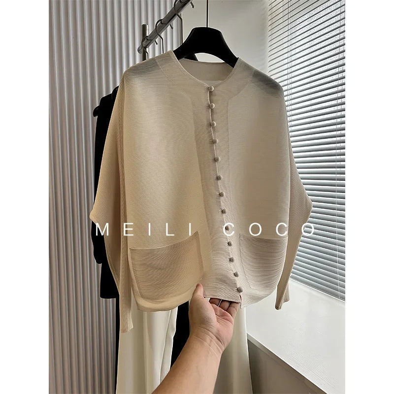 Chaqueta de Mujer Plisada de Manga Murciélago, Diseño de Varios Botones, Estilo Elegante y Casual